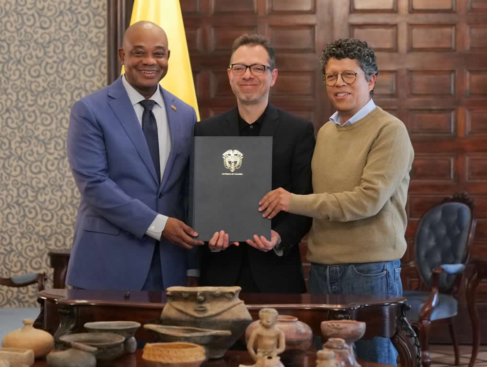 Entrega de bienes culturales repatriados de EEUU