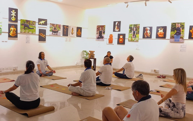 Piezas del Museo del Oro que incentivan a la práctica del yoga llegan a Nueva Delhi, India 